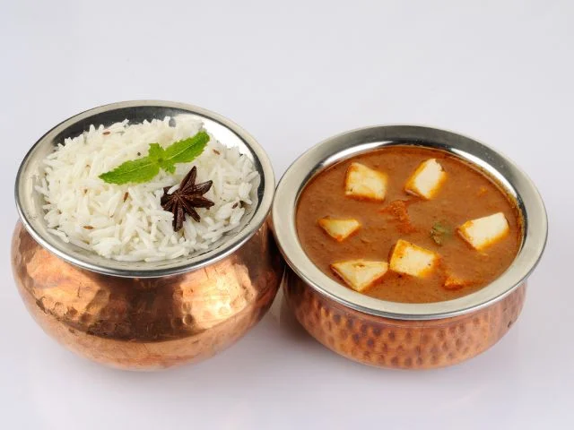 disposable serving trays for picnics -Paneer Makhni Rice Bowl Serves 1 | 750 ml