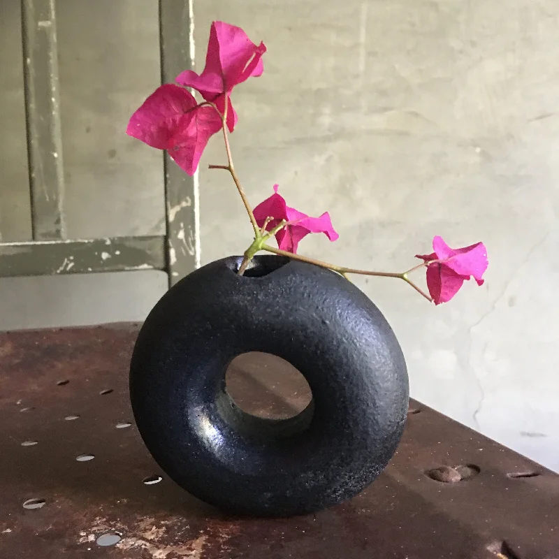 luxury handmade flower vase for wedding -Donut vase in Flat black